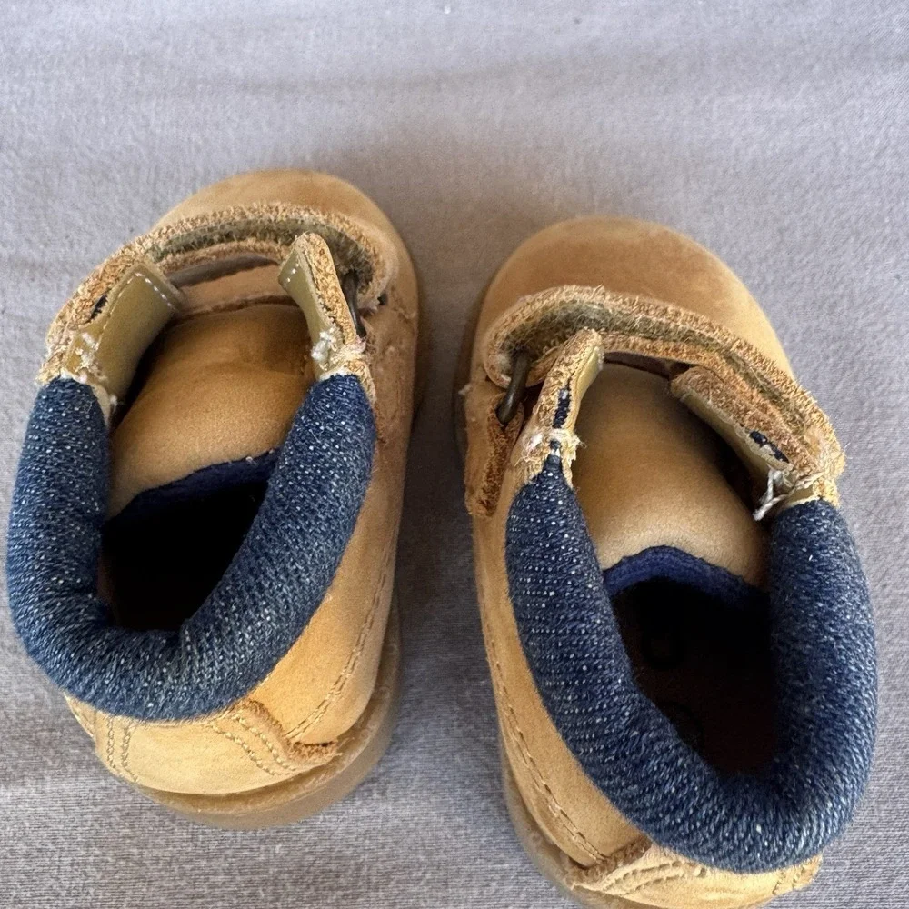 Size 1c - Cherokee‎ Kids Hiking Rustic Boots Wheat Faux Leather Chukka Foam